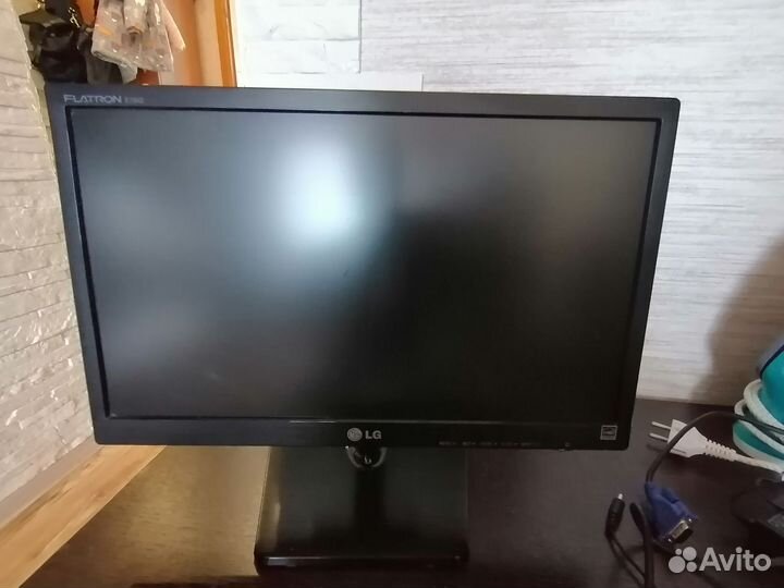 Монитор LG flatron e1942