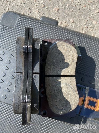 Тормозные колодки передние akebono