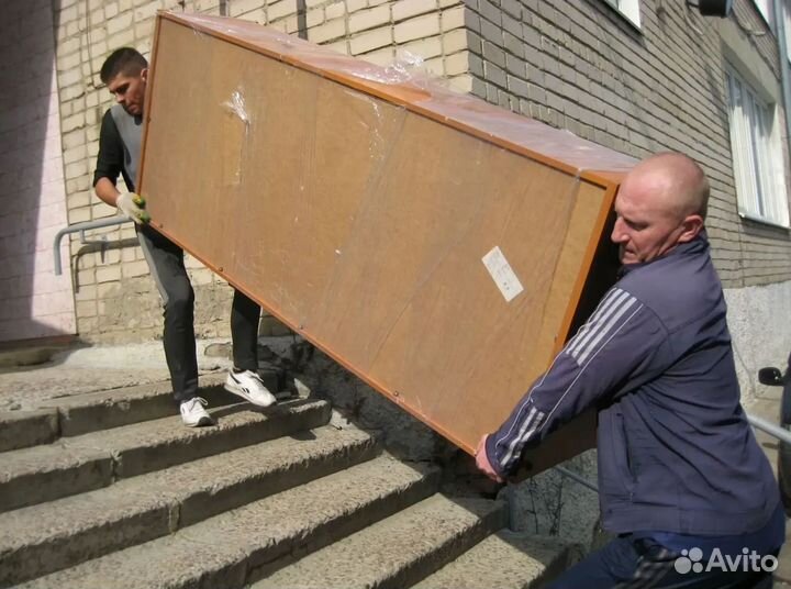 Грузчики. Бригада грузчиков. Рабочие руки