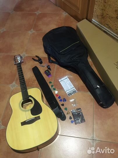 Акустическая гитара Yamaha F600 и полный набор