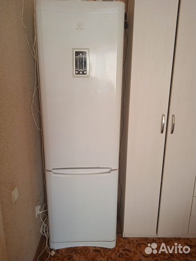 Холодильник indesit