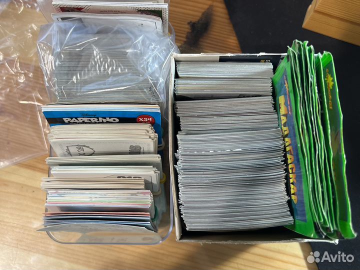 Наклейки Panini, Аст