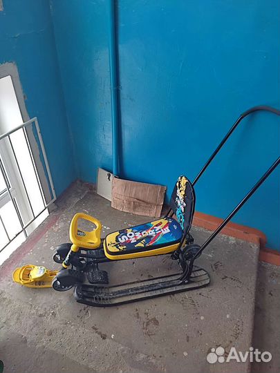 Детский снегокат с колесами