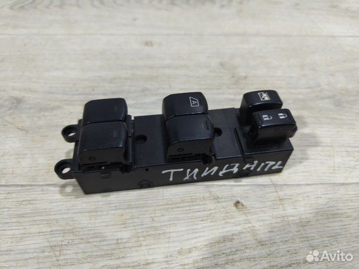 Блок управления стеклоподъемниками Nissan Tiida