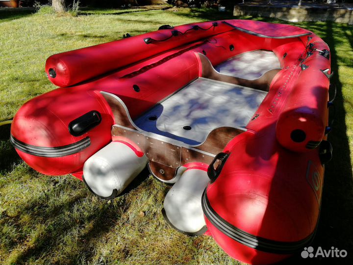 Надувная лодка с мотором