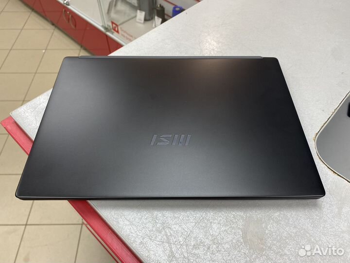 Ноутбук MSI Modern 14 C12M-233XRU