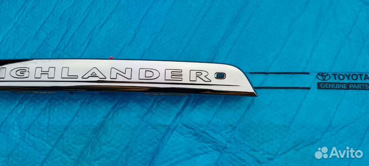 Молдинг задней двери Хайлендер Оригинал бу 10-13