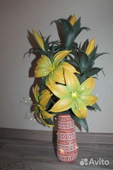 Лилия в вазе