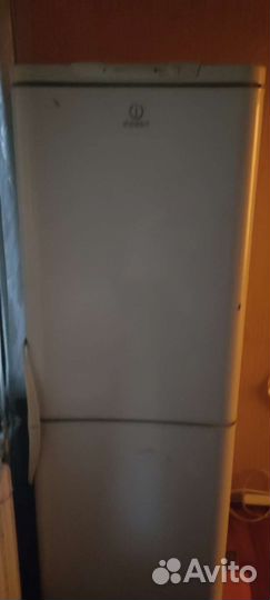 Холодильник бу Indesit