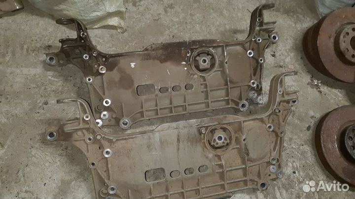 Подрамник передний Volkswagen Passat B6