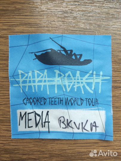 Наклейка аккредитации на концерт Papa Roach
