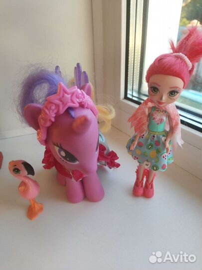 Единорог и enchantimals с фламинго