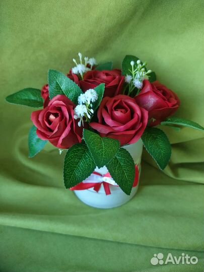 Букет из мыльных роз в шляпной коробке