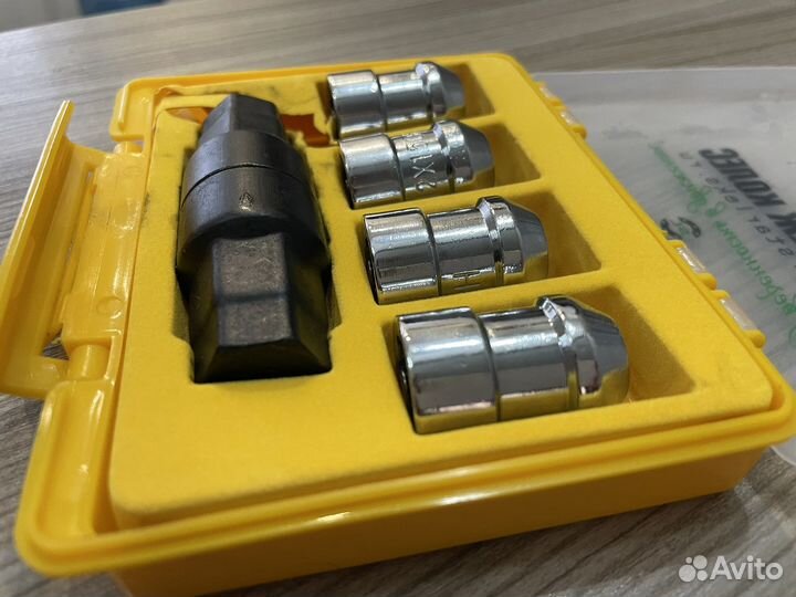 Гайки секретки 12x1.5 новые