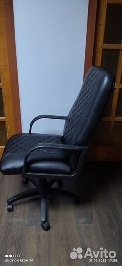 Компьютерное кресло руководителя