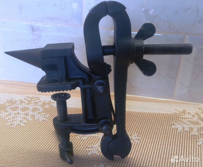 Мини тиски с наковальней