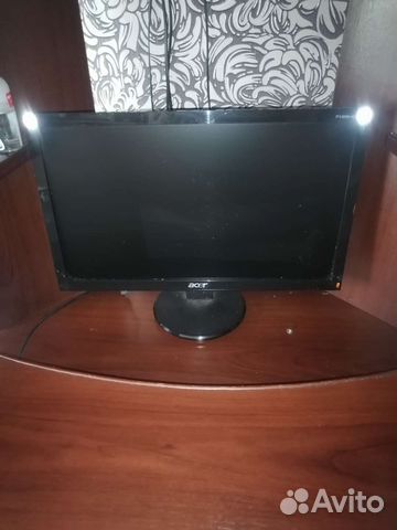 Компьютерный стол с компьютером