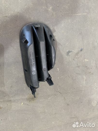 Заглушка противотуманной фары левой Toyota Yaris