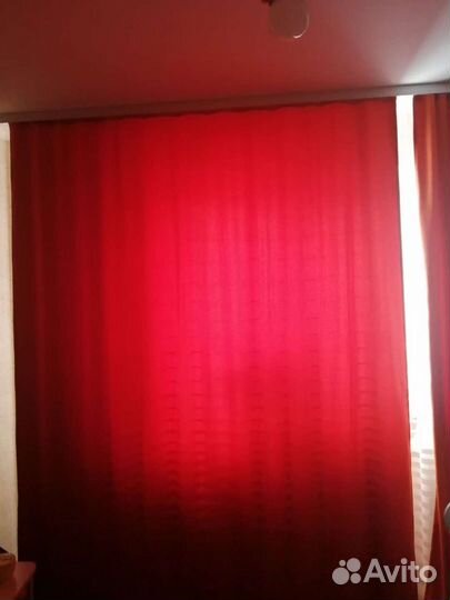 Плотные шторы, кирпичного цвета