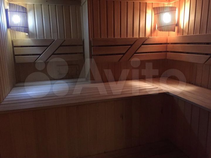 Дом 600 м² на участке 12 сот.