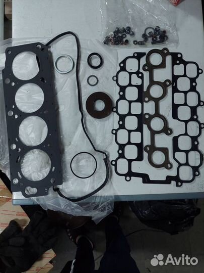 Комплект прокладок двигателя 2uzfe