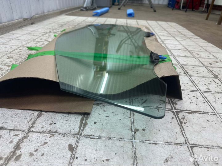 Стекло переднее левое Toyota Camry XV70 2017-2021