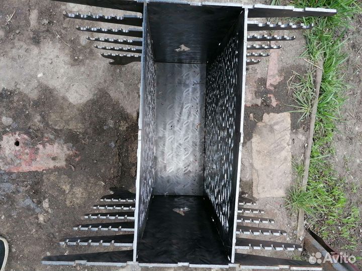 Мангал резной с подставкой под мангал