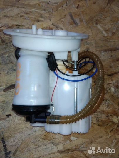 Топливный насос с датчиком уровня правый Bmw 328Ix