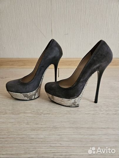 Туфли женские на шпильке