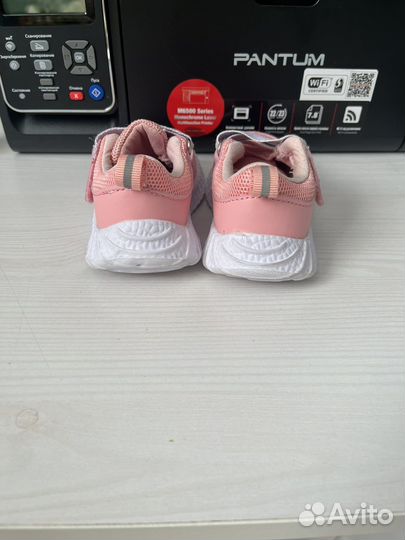 Кроссовки для девочки