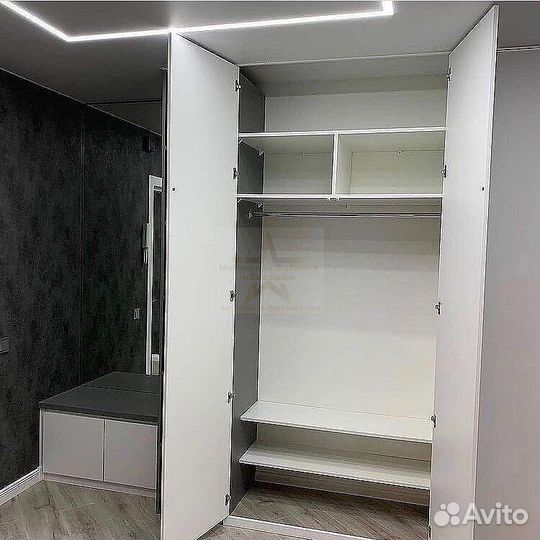Шкаф с полками
