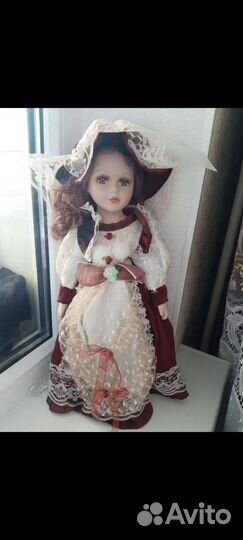 Кукла фарфоровая