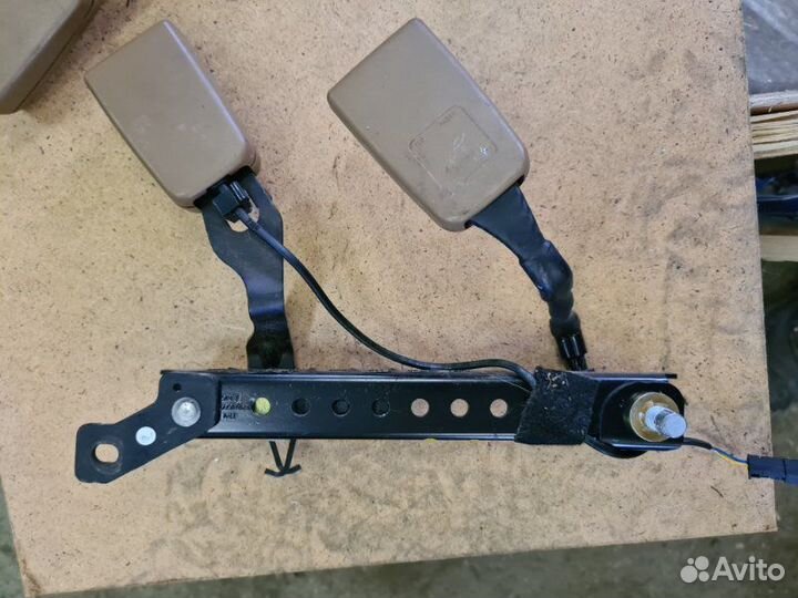 Замок ремня безопасности Mercedes-Benz S-Klass