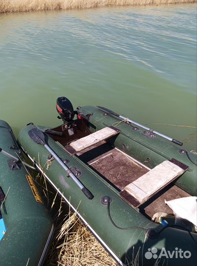 Лодка с мотором