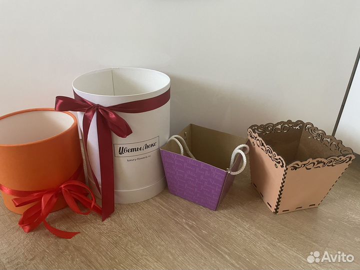 Подарочные коробки, корзина