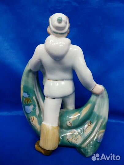 Фарфоровая статуэтка Рыбак с Неводом