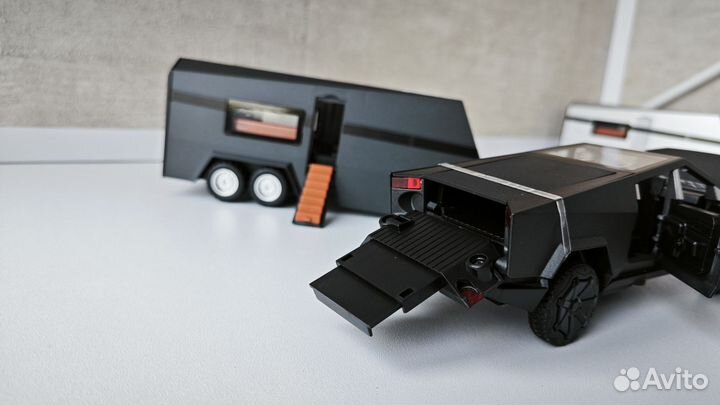 Модель 1:32 Tesla Cybertruck с прицепом