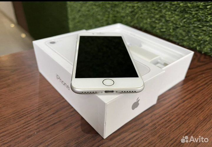 iPhone 8, 128 ГБ