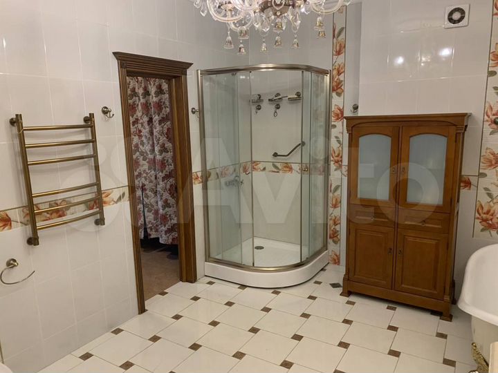 Дом 299 м² на участке 8 сот.