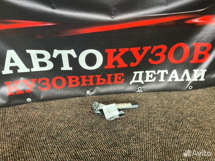 Петля капота правая Mazda 6 GJ 2012-2015