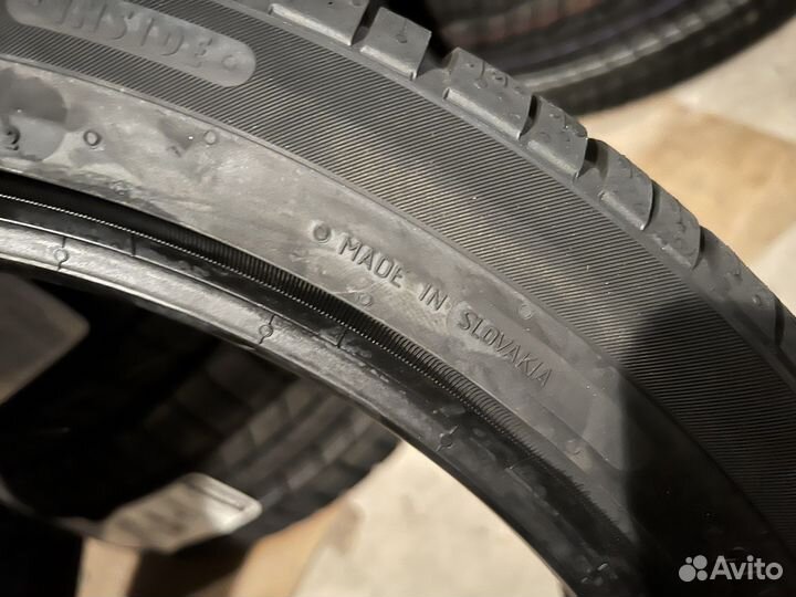 Continental ContiWinterContact TS 860S 245/40 R19 и 275/35 R19