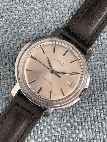 Восток - серебристый - наручные мужские часы СССР