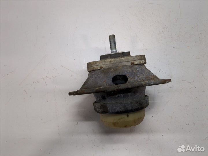 Подушка крепления двигателя Land Rover Discovery 3