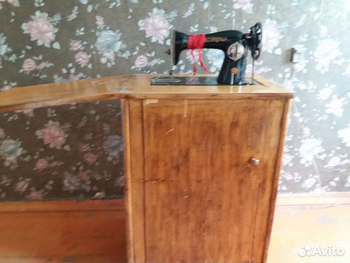 Швейная машинка Подольск с тумбой