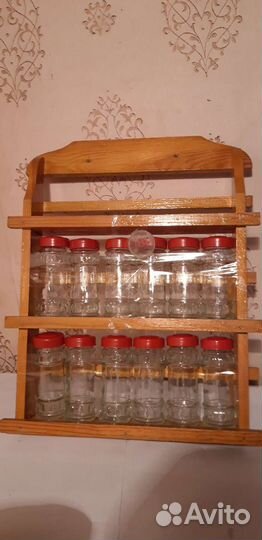 Полка деревянная с емкостями для специй