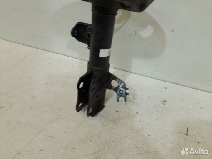 Амортизатор передний правый Toyota Camry V70