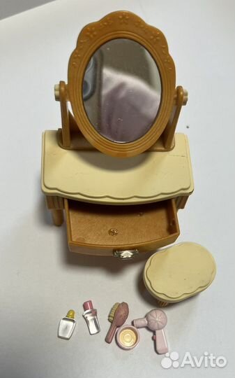 Жители и мебель Sylvanian Families