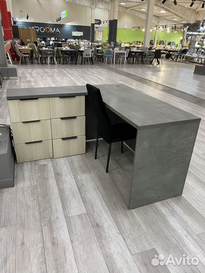 Стол офисный угловой