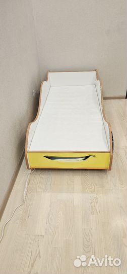 Детская кровать машинка