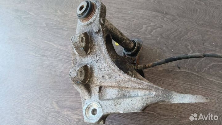 Кулак задний правый BMW X5 E70 2010 6 770 984